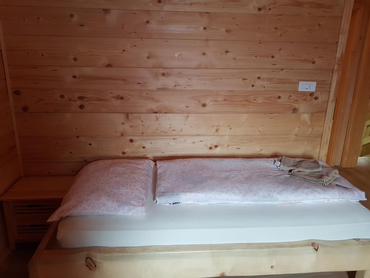 Koca Na Talezu Bed and Breakfast Ribno Exterior foto